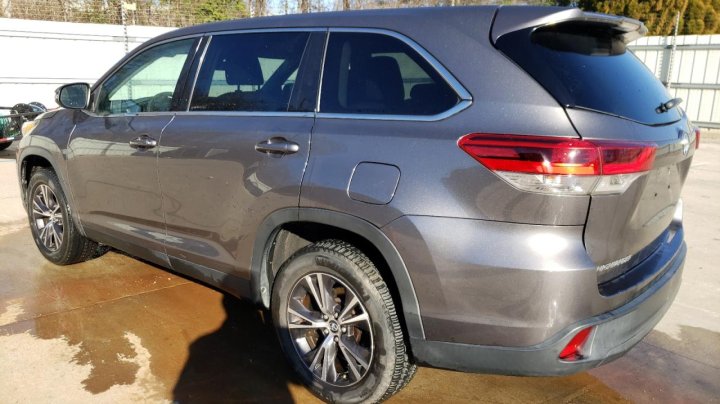 Toyota Highlander LE 2019