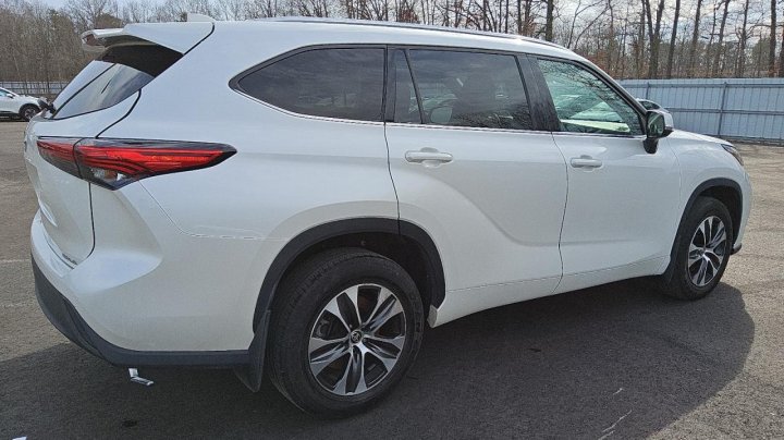 Toyota Highlander XLE 2021