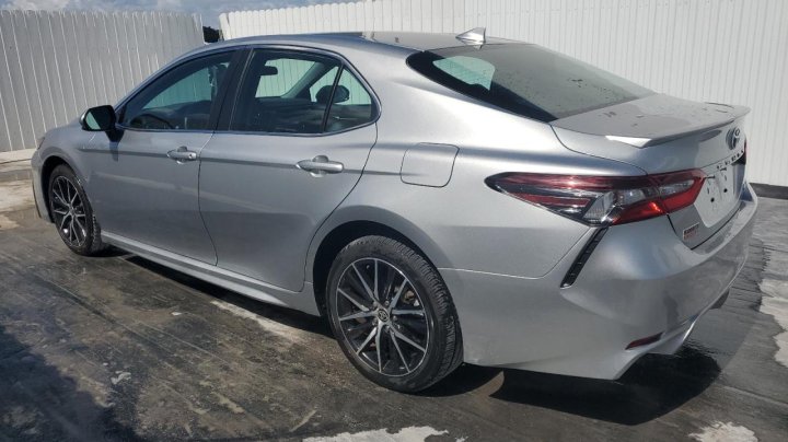 Toyota Camry SE 2021