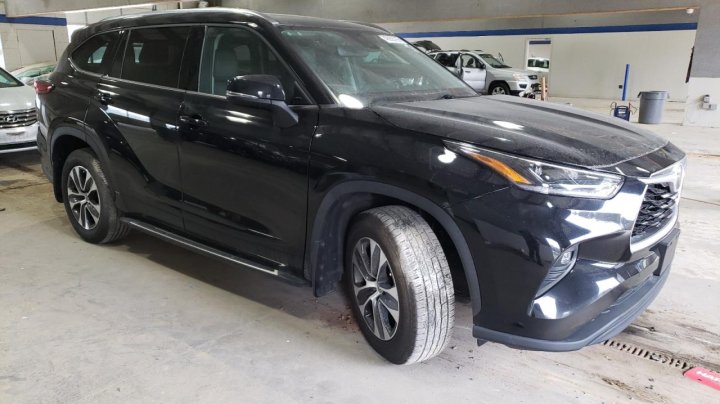 Toyota Highlander XLE 2021