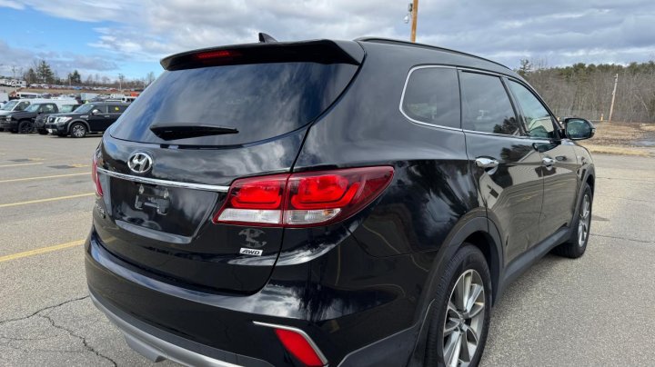 Hyundai Santa Fe SE 2019