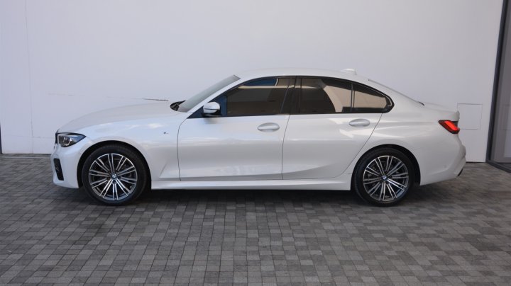 BMW 3 Series 320i xDrive 2022