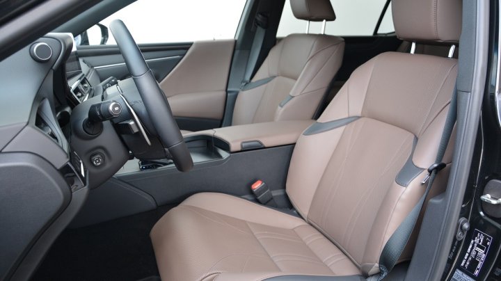 LEXUS ES 300h 2025