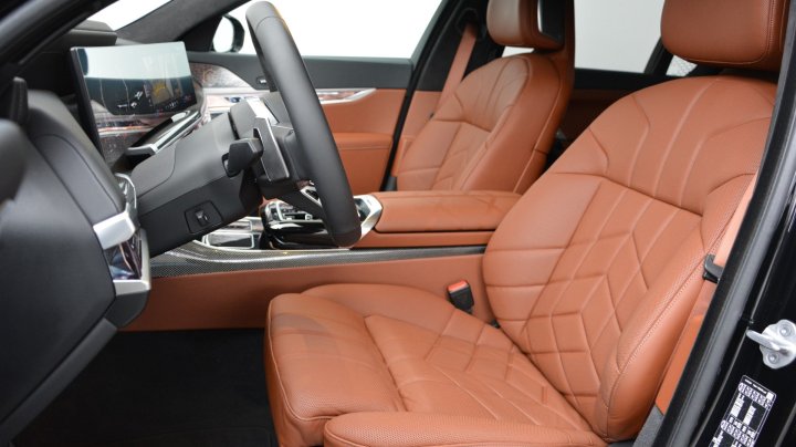 BMW 7 Series 740d xDrive 2025