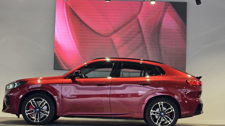 BMW iX2 xDrive30 2024