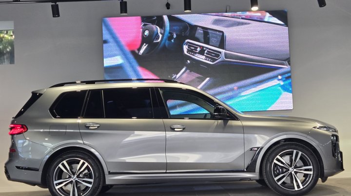 BMW X7 M60i 2023