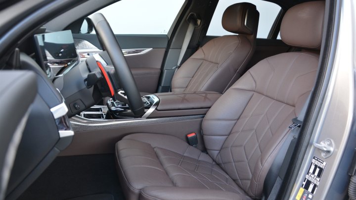 BMW 7 Series 760e xDrive 2023