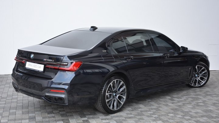 BMW 7 Series M760Li xDrive 2021