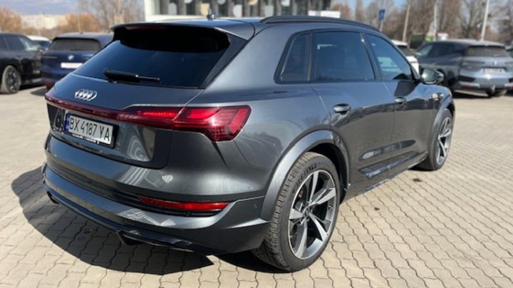 Audi e-tron quattro 95kWh S 2023