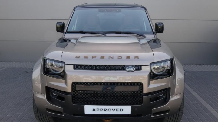 Land Rover Defender 2025