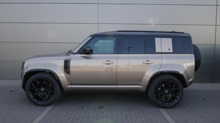 Land Rover Defender 2025