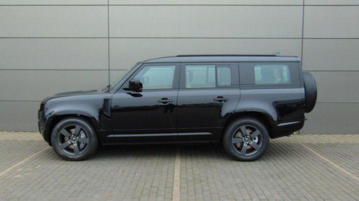 Land Rover Defender 2025