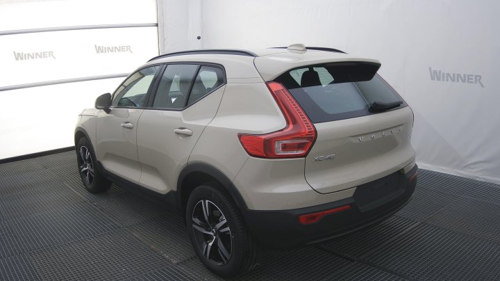 Volvo XC40 Plus Dark 2026