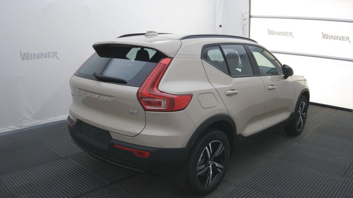 Volvo XC40 Plus Dark 2026