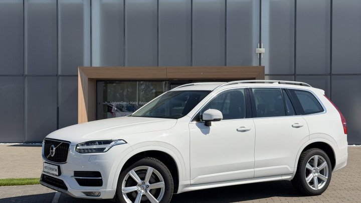 Volvo XC90 Momentum AWD 2019