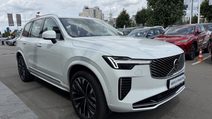 Volvo XC90 Plus Bright AWD 2025