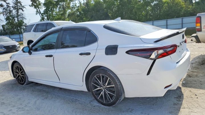 Toyota Camry  2021