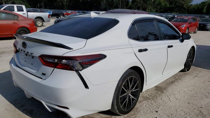Toyota Camry  2021