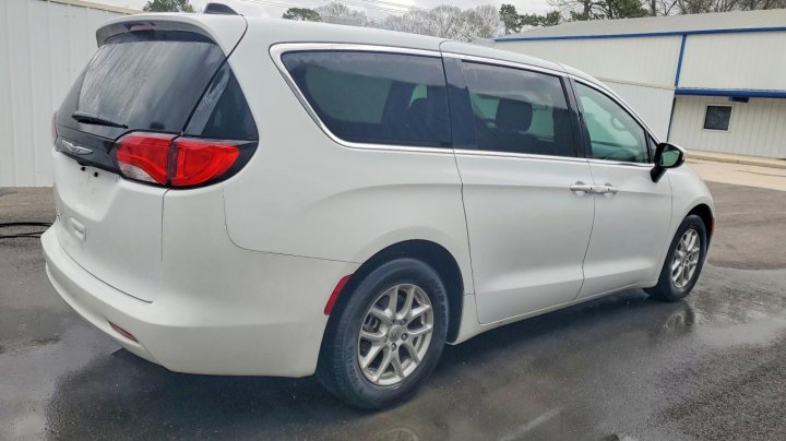CHRYSLER VOYAGER  2022