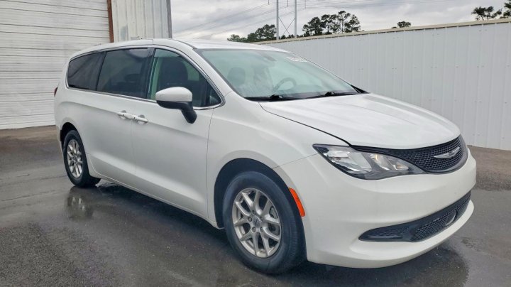 CHRYSLER VOYAGER  2022