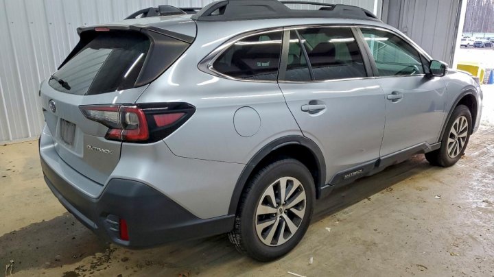 Subaru Outback  2022