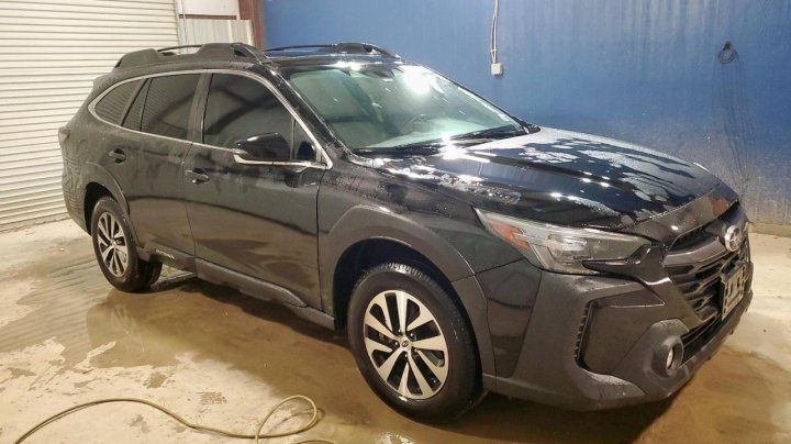 Subaru Outback  2023