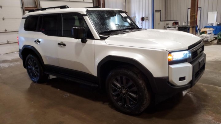 Toyota Land Cruiser BASE 2025
