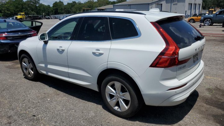 Volvo XC60 B5 MOMENTUM 2022