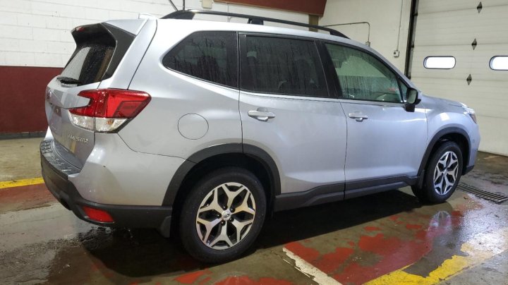 Subaru Forester PREMIUM 2021