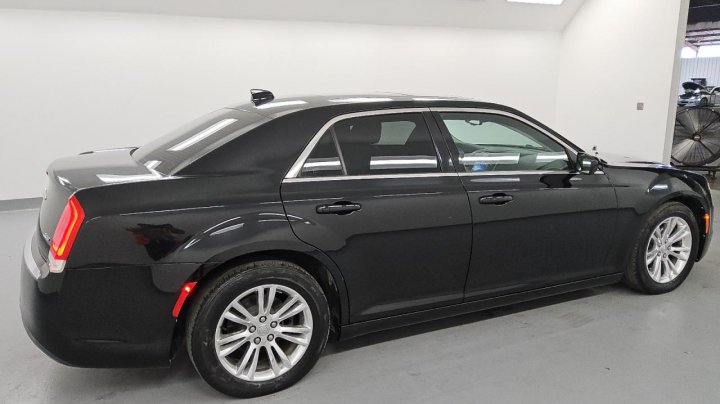CHRYSLER 300 LIMITED 2017