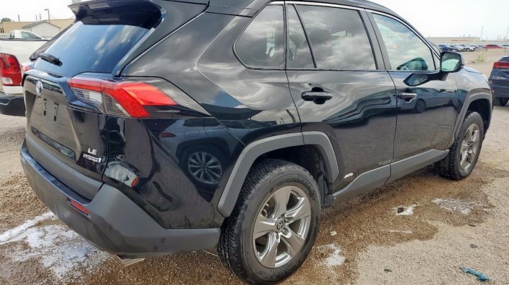 Toyota RAV4 LE 2024