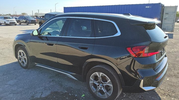 BMW X1  2024