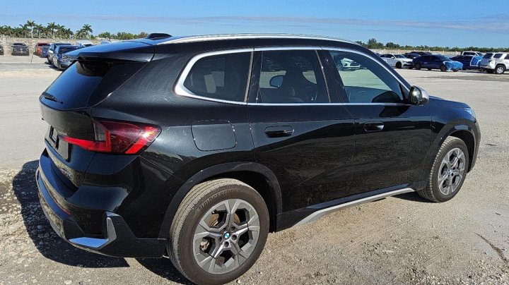 BMW X1  2024