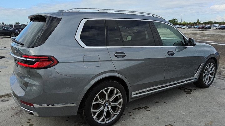 BMW X7  2024