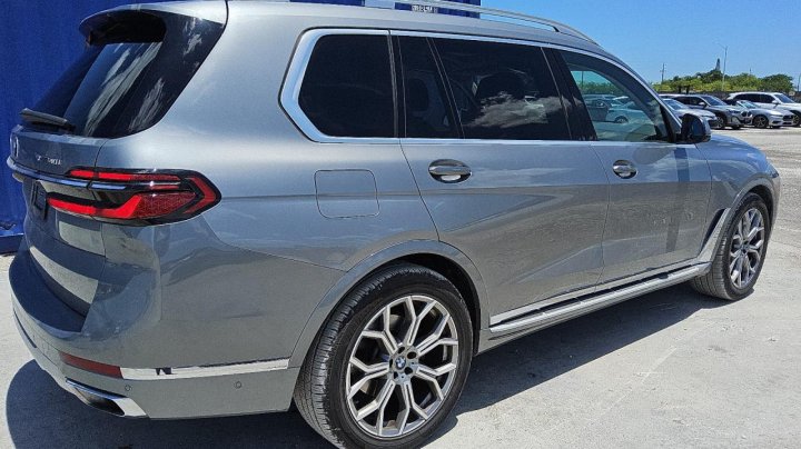 BMW X7  2024