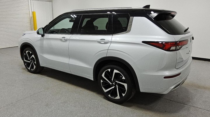 Mitsubishi Outlander  2024