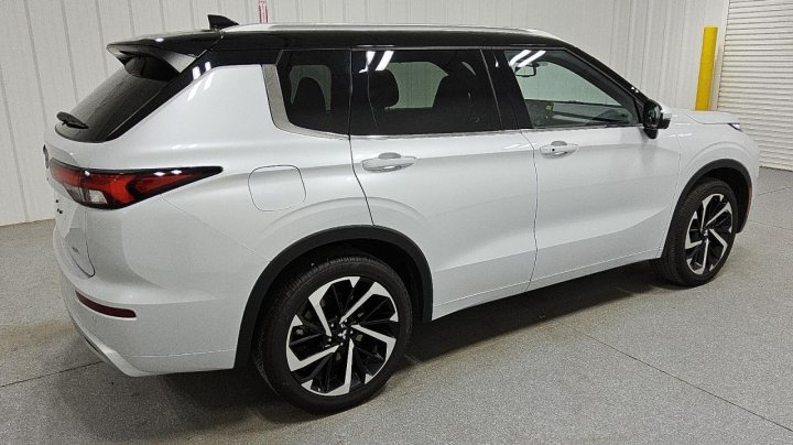 Mitsubishi Outlander  2024