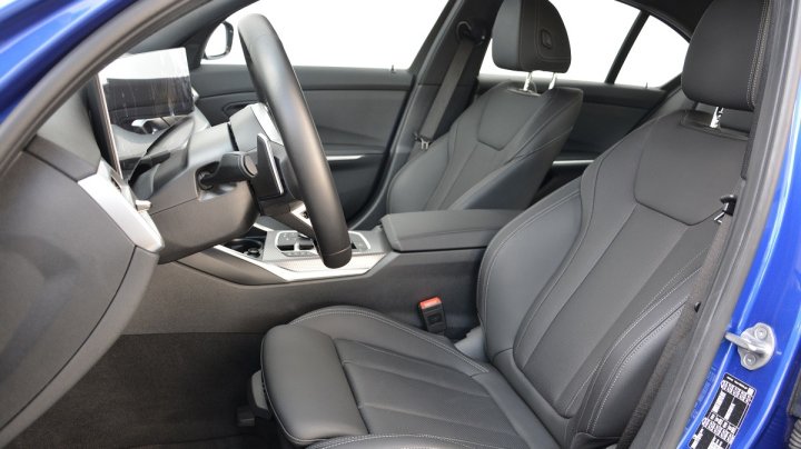 BMW 3 Series 320i 2025