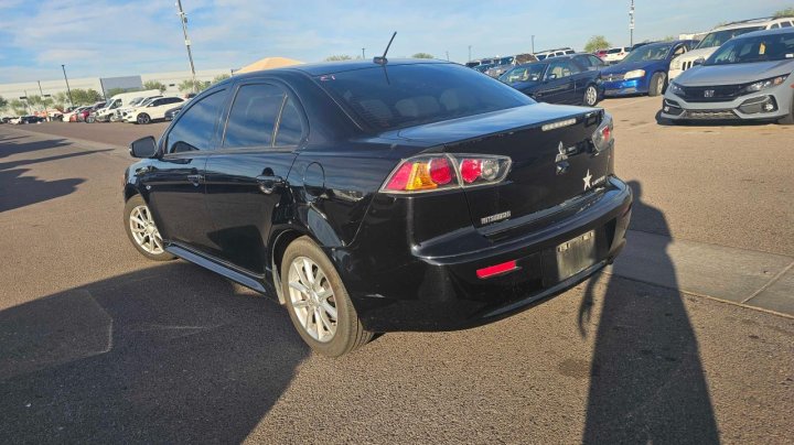 Mitsubishi Lancer ES 2016