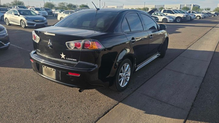 Mitsubishi Lancer ES 2016
