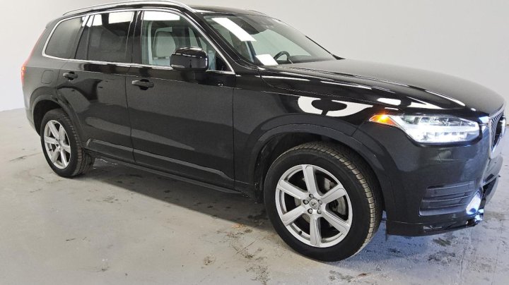 Volvo XC90 T6 MOMENTUM 2021