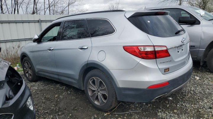 Hyundai Santa Fe SE 2016