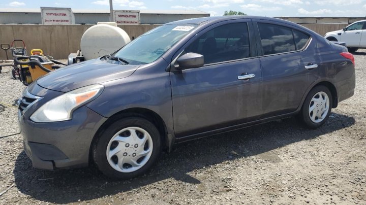 Nissan Versa S 2015