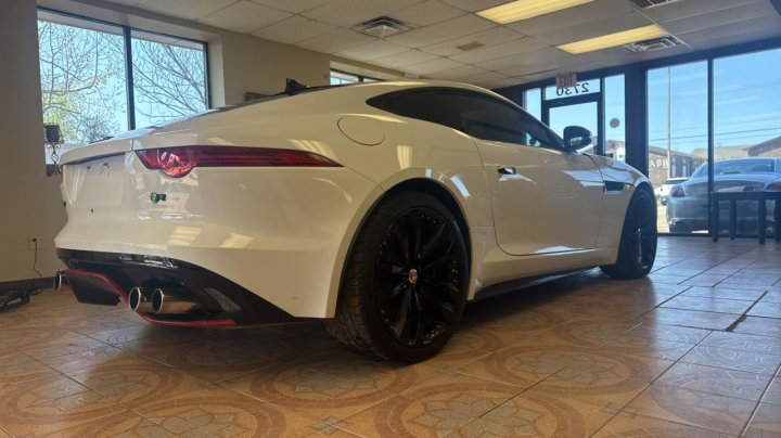 Jaguar F-Type R 2015