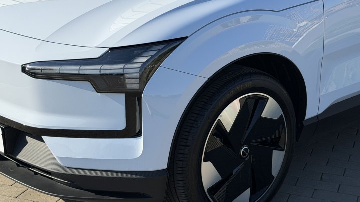 Volvo EX30 Plus Twin AWD 2024