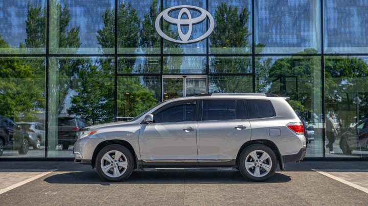 Toyota Highlander Base 2013
