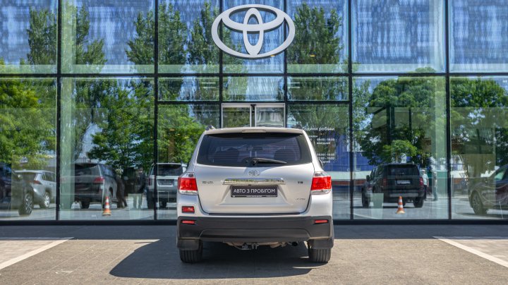 Toyota Highlander Base 2013