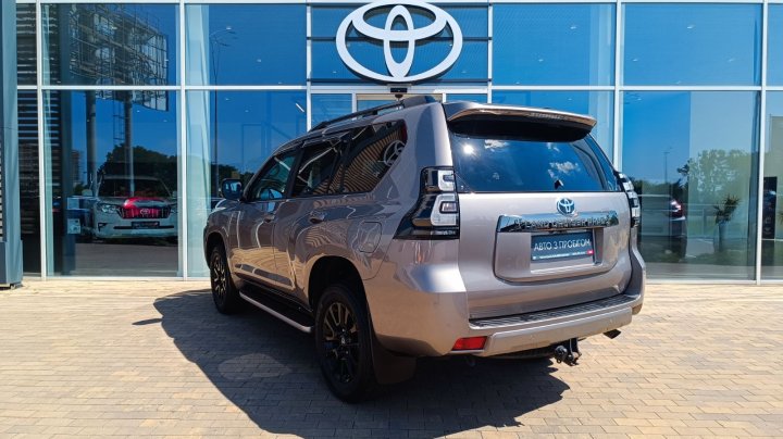 Toyota Land Cruiser Prado Prestige 2021