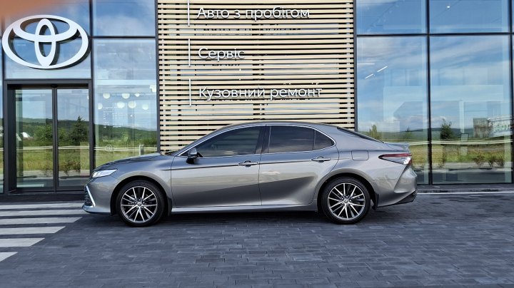 Toyota Camry Prestige 2023