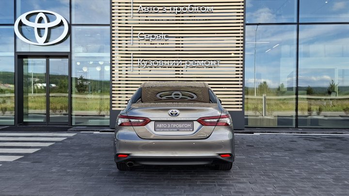 Toyota Camry Prestige 2023